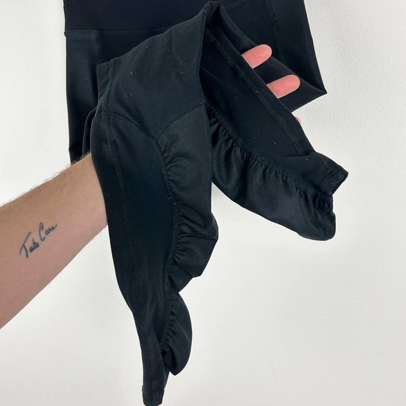 ALO Yoga Black Mid Rise Mesh Panel Ruched Ankle Cropped Leggings S - Picture 3 of 4